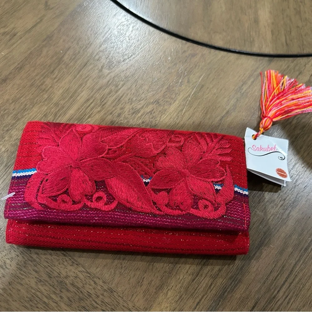 Red Floral Embroidered Women's Cloth Wallet, NWT, Absolutely Gorgeous, 4 x 8. - Picture 8 of 14
